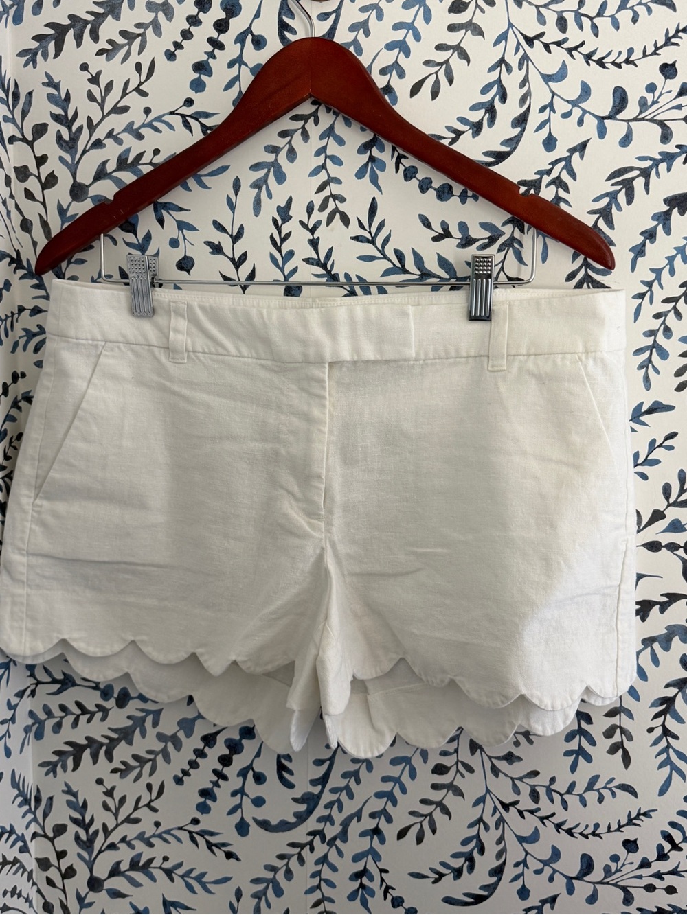 Jcrew white linen shorts with scalloped hem size 12